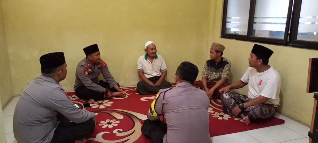 Bentuk Karakter Humanis, Polsek Picung Gelar Pengajian Rutin 2 WhatsApp Image 2024 05 24 at 00.29.53