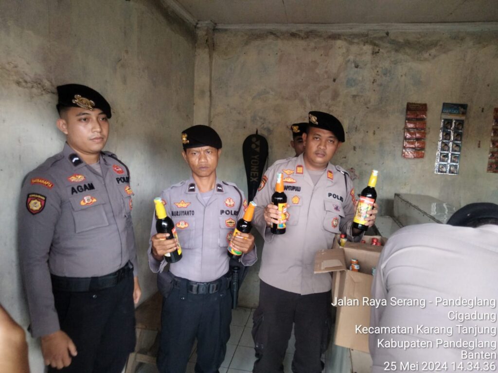 Sat Samapta Polres Pandeglang Gelar Operasi Penyakit Masyarakat untuk Minimalkan Penjualan Minuman Keras 3 WhatsApp Image 2024 05 25 at 19.24.30