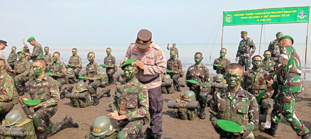 Polsek Pagelaran Hadiri Upacara Tradisi Pembaretan di Pantai Tegalpak 1 WhatsApp Image 2024 05 26 at 17.24.04