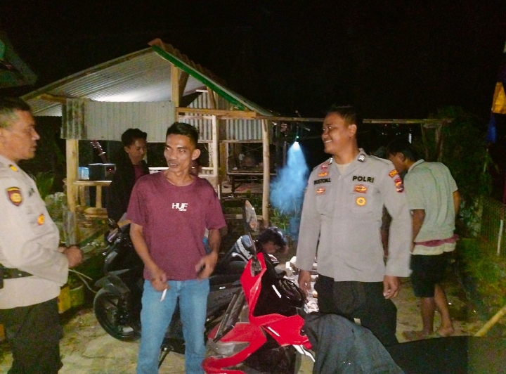 Cegah Gangguan Kamtibmas, Kapolsek Angsana Polres Pandeglang Pimpin Patroli Dialogis di Desa Karangsari 7 WhatsApp Image 2024 05 26 at 21.22.10