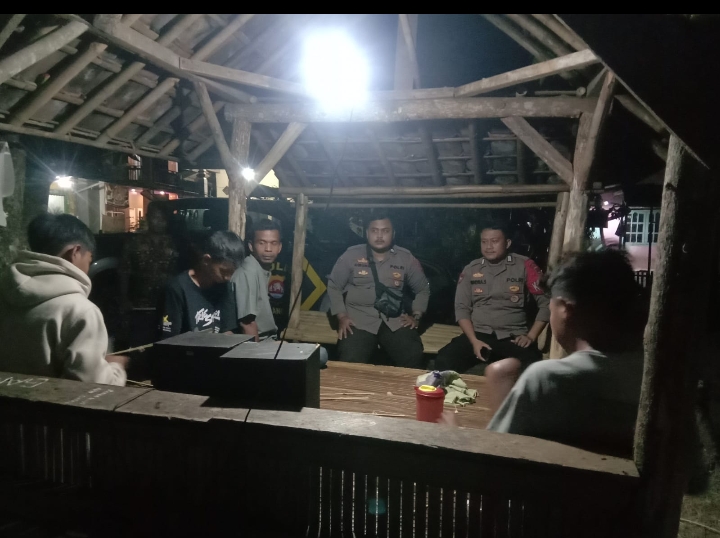 Sambangi Pemuda yang Sedang Nongkrong, Anggota Piket Polsek Angsana Polres Pandeglang Berikan Pesan Kamtibmas tentang Bahaya Narkob 9 WhatsApp Image 2024 05 26 at 21.30.23