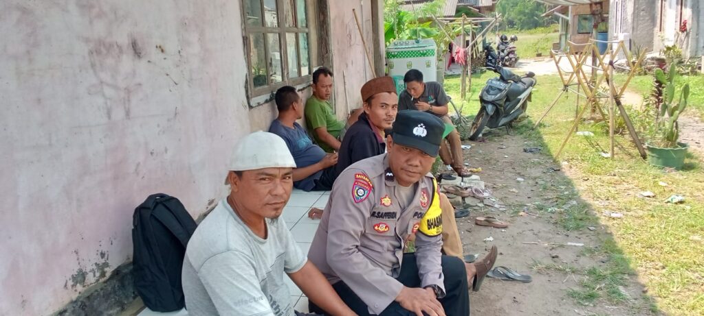Polsek Pagelaran Gelar Sambang Dialogis di Kampung Karoeng untuk Jaga Kamtibmas 4 WhatsApp Image 2024 05 26 at 23.08.58