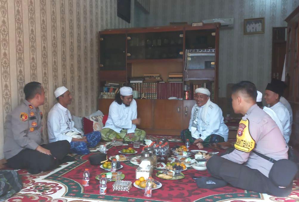 Kapolsek Cimanuk Bangun Hubungan Harmonis Dan Sinergis Dengan Tokoh Agama 5 WhatsApp Image 2024 05 26 at 23.19.31