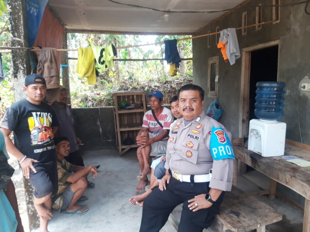 Giat Patroli Polsek Picung, Ciptakan Situasi Kamtibmas Aman 6 WhatsApp Image 2024 05 26 at 23.33.43