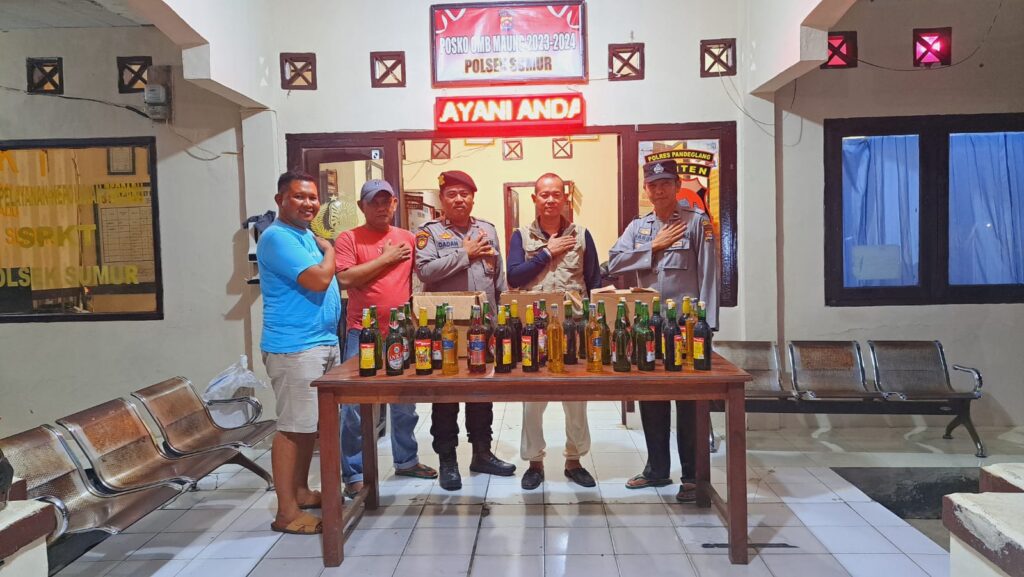 Polsek Sumur Gelar Operasi Pekat, Amankan 33 Botol Miras 2 WhatsApp Image 2024 05 27 at 08.26.43