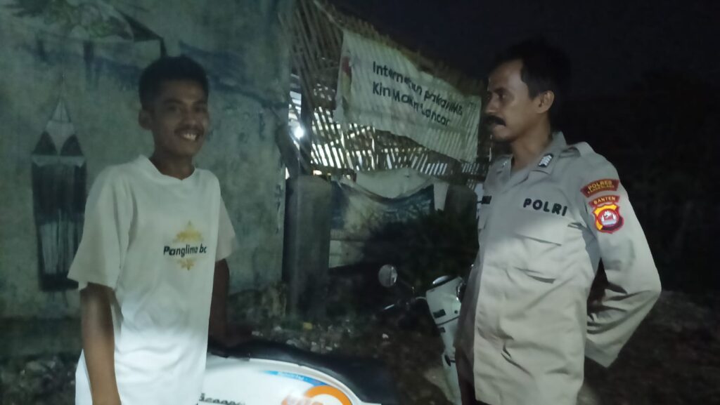 Piket SPKT Polsek Mandalawangi Laksanakan Patroli dan Sambang, Jalin Komunikasi Upaya Cegah 3C 2 WhatsApp Image 2024 05 29 at 21.07.30