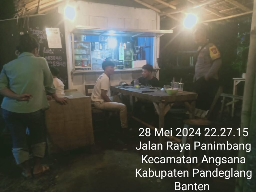 Sambangi Pemuda Desa Cikayas, Bhabinkamtibmas Polsek Angsana Polres Pandeglang Sampaikan Pesan tentang Bahaya Tawuran 8 WhatsApp Image 2024 05 29 at 21.13.51