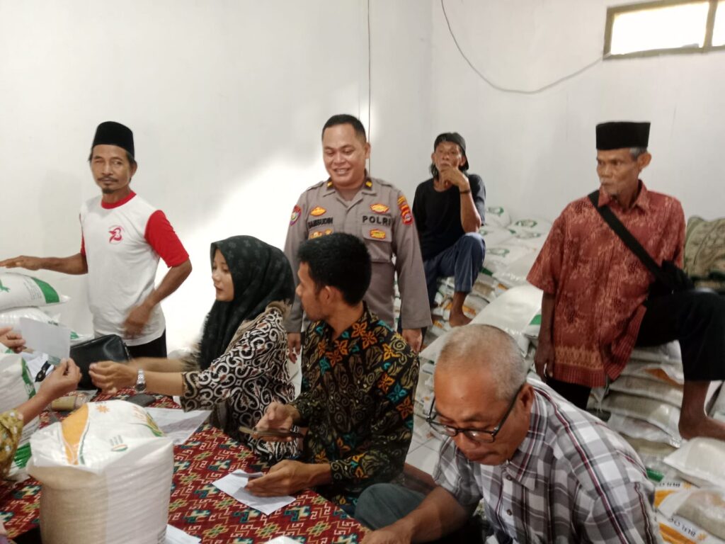 Polsek Saketi Monitoring Penyaluran Pembagian Bantuan Cadangan Pangan Pemerintah 3 WhatsApp Image 2024 05 30 at 19.10.40