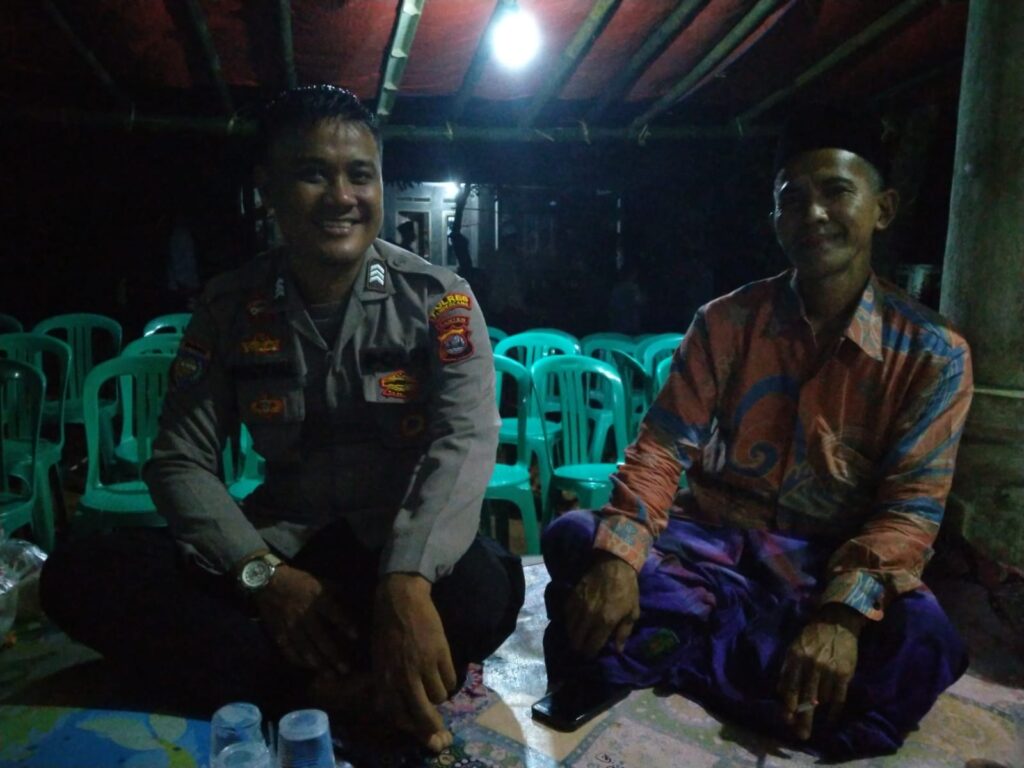 Sambangi Tokoh Masyarakat Desa Sumurlaban, Bhabinkamtibmas Polsek Angsana Polres Pandeglang Berikan Pesan Kamtibmas 10 WhatsApp Image 2024 06 02 at 21.42.58