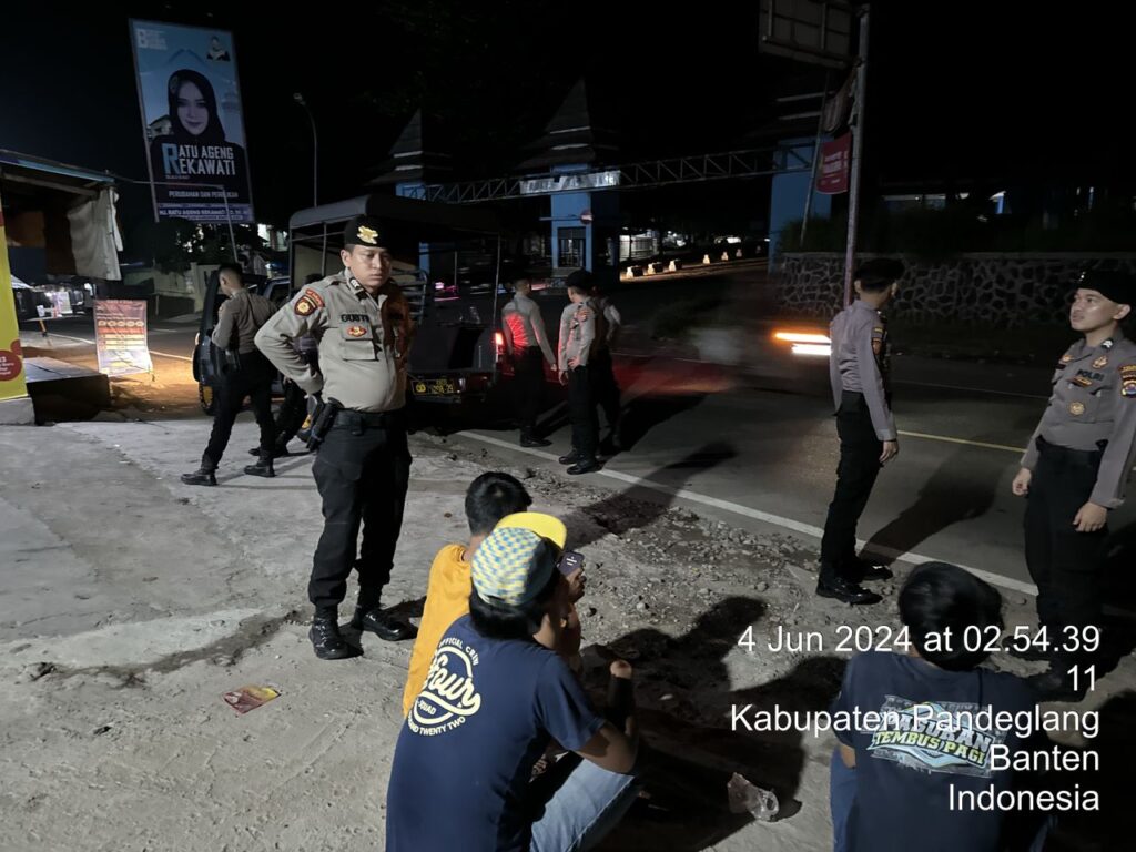 Personil Sat Samapta Polres Pandeglang Gelar Patroli Mobile Malam Hari Demi Wujudkan Situasi Kamtibmas yang Aman Terkendali 2 WhatsApp Image 2024 06 04 at 06.42.26