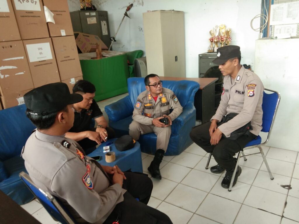 Polsek Cikeusik Jalin Sinergi dengan Satpol PP Kecamatan Cikeusik 3 WhatsApp Image 2024 06 04 at 21.11.40