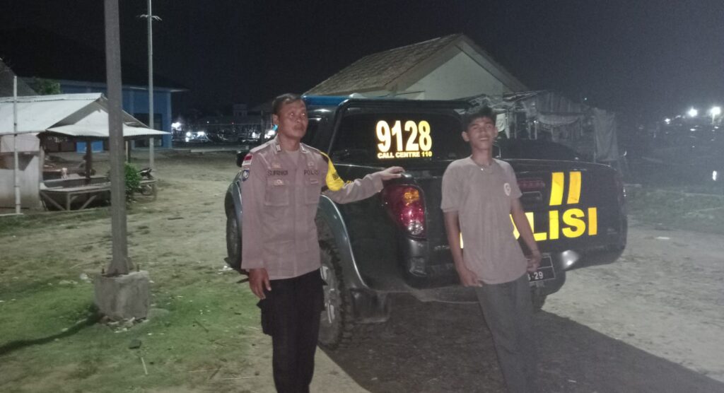 Polsek Cikeusik Gelar Patroli Malam di Pelelangan Ikan Cikeusik untuk Menjaga Keamanan dan Ketertiban 7 WhatsApp Image 2024 06 04 at 22.19.31