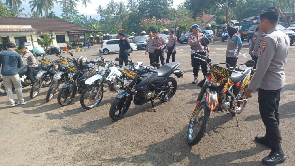 Pengecekan Kendaraan Sat Sabhara Polres Pandeglang: Upaya Meningkatkan Kinerja Anggota 5 WhatsApp Image 2024 06 06 at 10.09.30