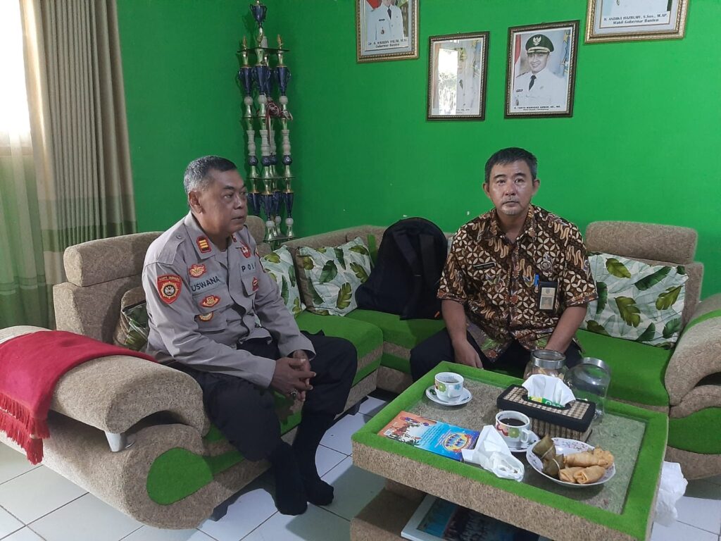 Kapolsek Bojong Polres Pandeglang Sambangi SMPN 1 Bojong dan Sampaikan Pesan Kamtibmas 9 WhatsApp Image 2024 06 06 at 11.34.30