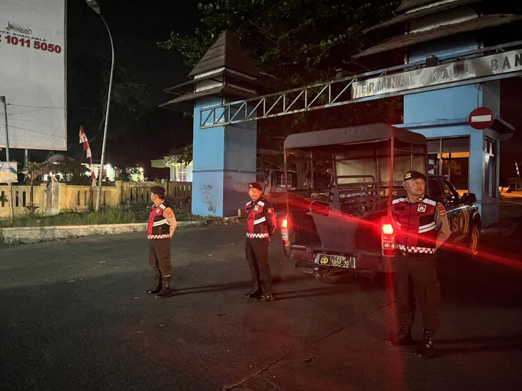 Sat Samapta Polres Pandeglang Gelar Kegiatan Preventif di Terminal Kadubanen untuk Tingkatkan Keamanan 9 WhatsApp Image 2024 08 28 at 05.51.23 1