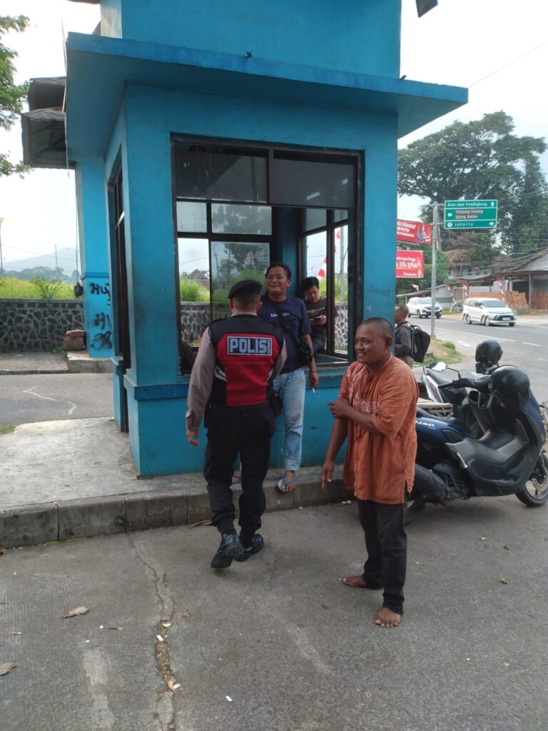 Sat Samapta Polres Pandeglang Lakukan Patroli Preventif di Terminal Kadubanen Cegah Premanisme 4 WhatsApp Image 2024 08 28 at 16.32.33 1