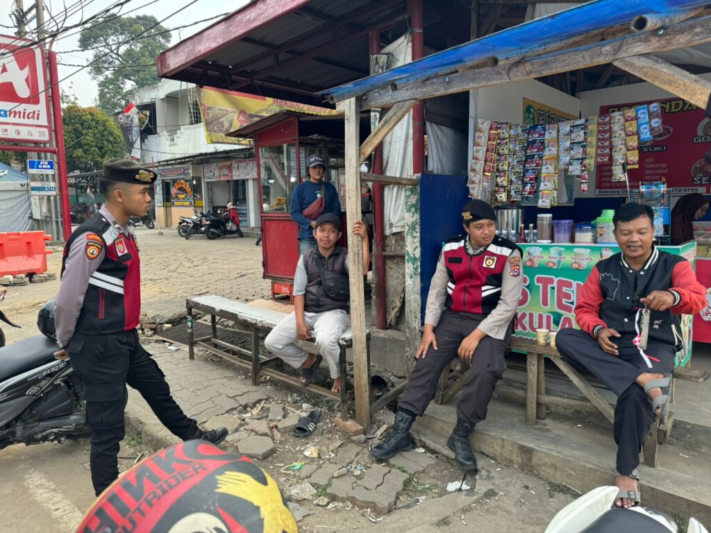 Sat Samapta Polres Pandeglang Sambangi Pedagang Kopi dan Tukang Ojek untuk Dialog Kamtibmas 4 WhatsApp Image 2024 08 29 at 16.38.02