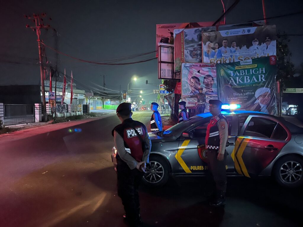 Sat Samapta Polres Pandeglang Cegah Aksi Kriminalitas dan Premanisme di Terminal Kadubanen melalui Patroli 10 WhatsApp Image 2024 08 31 at 04.28.56 1