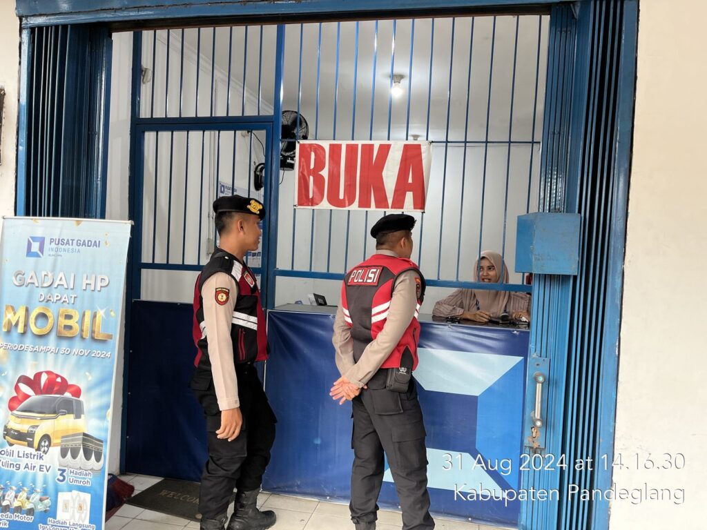 Sat Samapta Polres Pandeglang Berikan Himbauan Kamtibmas di Pusat Gadai Jalan Raya Pandeglang-Labuan 8 WhatsApp Image 2024 08 31 at 18.05.38
