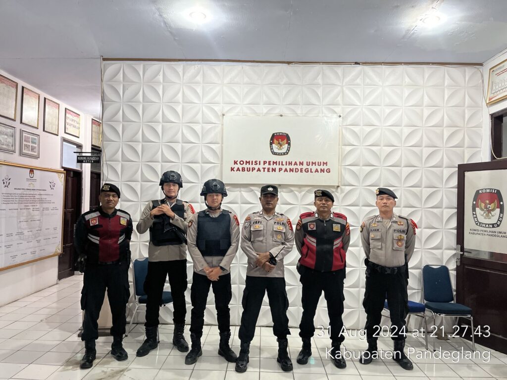 Sat Samapta Polres Pandeglang Siaga 24 Jam Berikan Pengamanan di Kantor KPU Kabupaten Pandeglang 1 WhatsApp Image 2024 09 01 at 05.07.40