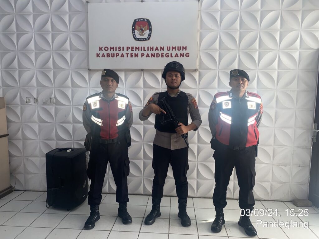 Sat Samapta Polres Pandeglang Jamin Keamanan Kantor Bawaslu selama Tahapan Pilkada 5 WhatsApp Image 2024 09 03 at 17.07.43 1