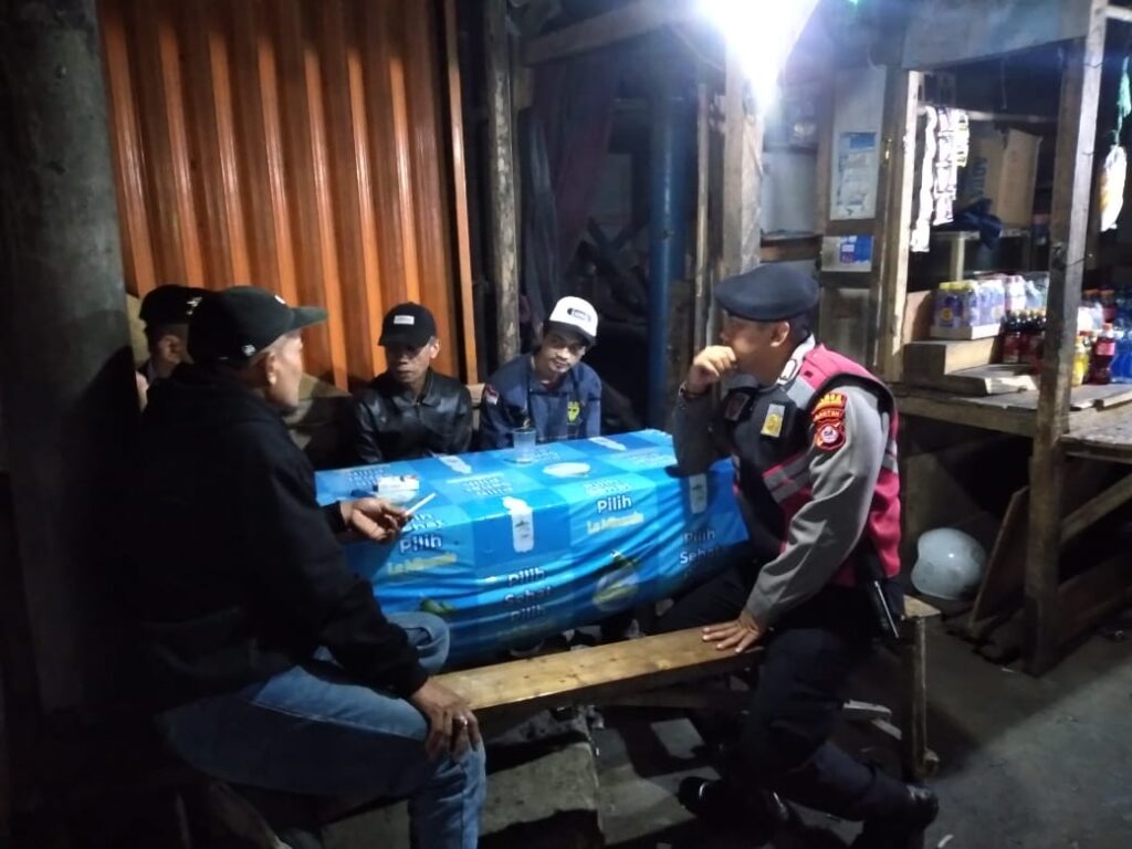Sat Samapta Polres Pandeglang Gelar Commander Wish Kapolda Banten di Warung Bhabinkamtibmas Pasar Badak 7 WhatsApp Image 2024 09 04 at 05.43.58