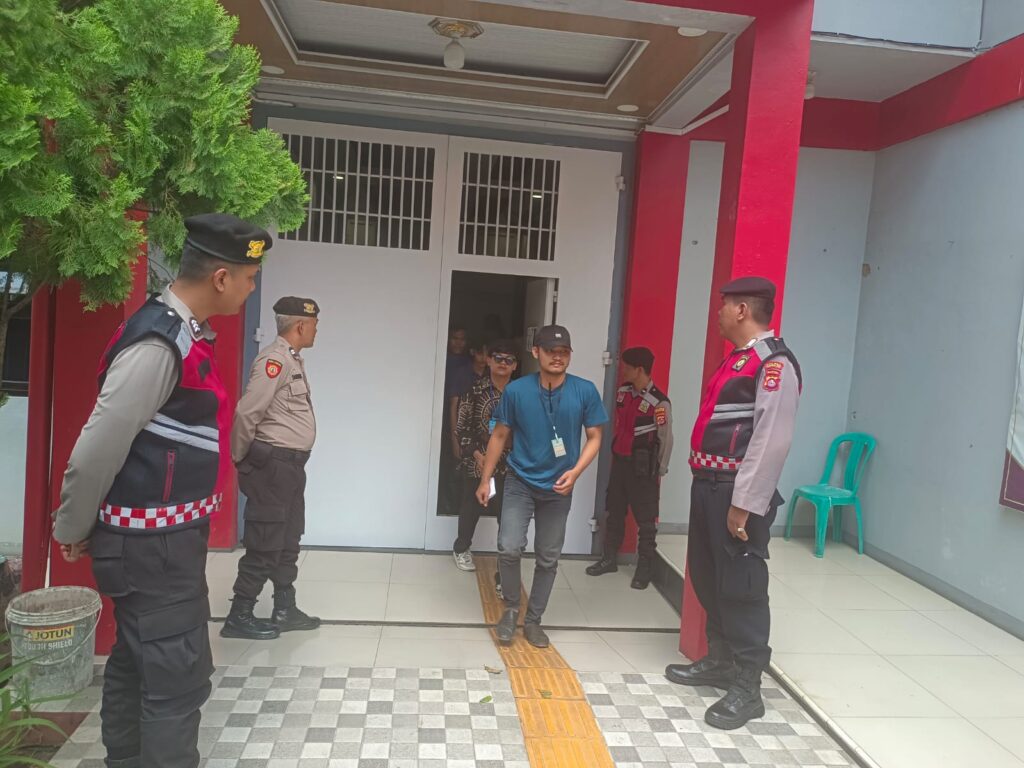 Sat Samapta Polres Pandeglang Amankan Aksi Audiensi GEMA di Rutan Kelas IIB Pandeglang 5 WhatsApp Image 2024 09 04 at 15.39.58