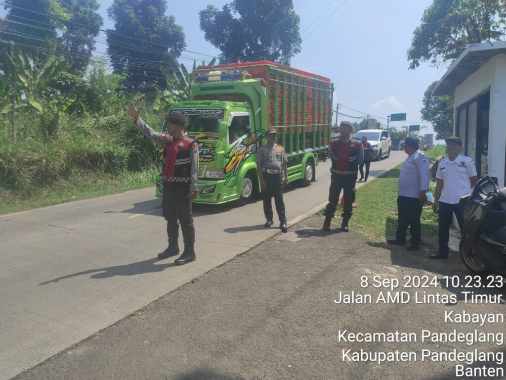 Sat Samapta Polres Pandeglang Tertibkan Kendaraan Umum di Terminal Kadubanen 10 WhatsApp Image 2024 09 08 at 16.53.22