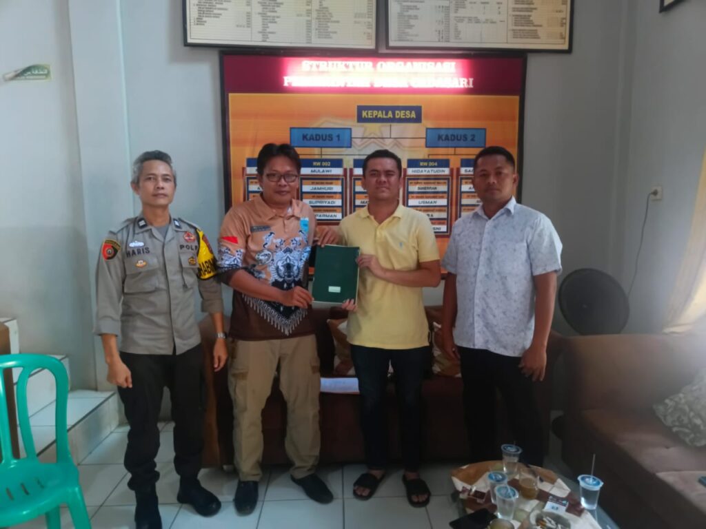 Bhabinkamtibmas Polsek Cadasari Aiptu Ibnu Haris Hadiri Penyerahan Sertifikat Tanah Pasar Cadasari 9 WhatsApp Image 2024 09 09 at 12.30.37