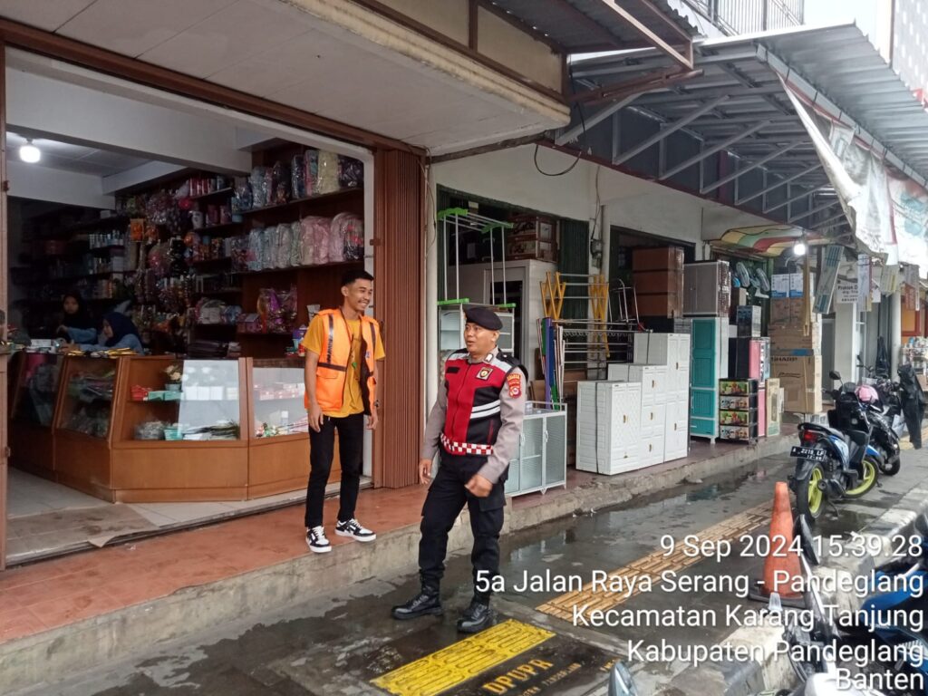 Personil Sat Samapta Polres Pandeglang Patroli Dialogis di Pasar Badak, Berikan Himbauan Kamtibmas kepada Juru Parkir 6 WhatsApp Image 2024 09 09 at 17.47.48