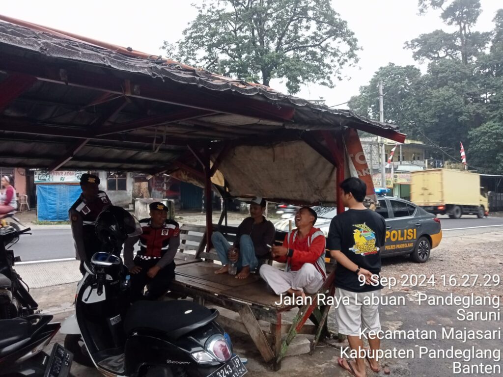 Sat Samapta Polres Pandeglang Sambangi Pangkalan Ojek di Jalan Lintas AMD Timur, Berikan Himbauan Kamtibmas 4 WhatsApp Image 2024 09 09 at 17.47.51