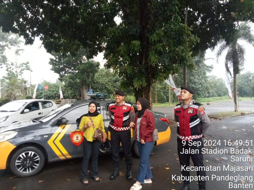 Sat Samapta Polres Pandeglang Patroli Dialogis di Stadion Badak, Pastikan Kenyamanan Pengunjung 3 WhatsApp Image 2024 09 09 at 17.47.52
