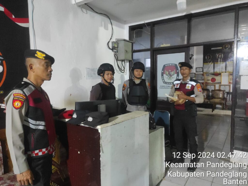 Sat Samapta Polres Pandeglang Kontrol Kantor KPU untuk Jaga Kondusifitas Selama Tahapan Pilkada 2024 8 WhatsApp Image 2024 09 12 at 06.03.29