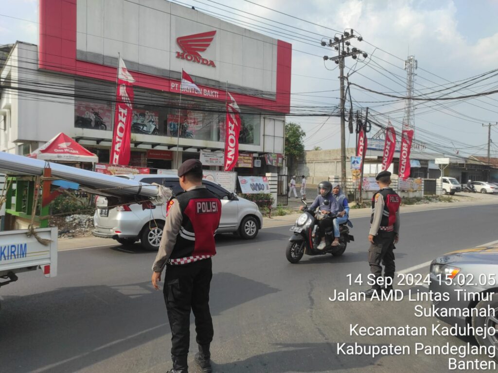 Sat Samapta Polres Pandeglang Gelar Strong Point di Persimpangan Cipacung Akhir Pekan Ini 6 WhatsApp Image 2024 09 14 at 19.12.14