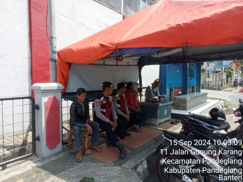 Sat Samapta Polres Pandeglang Sambangi Pangkalan Ojek di Cihaseum, Ajak Ngobrol Kamtibmas 3 WhatsApp Image 2024 09 15 at 17.35.11
