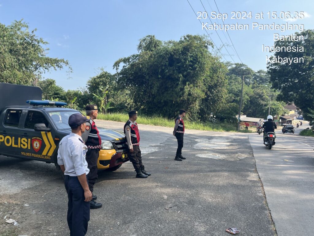 Sat Samapta Polres Pandeglang dan Dishub Kolaborasi Tertibkan Kendaraan Angkutan Umum di Terminal Kadubanen 7 WhatsApp Image 2024 09 20 at 17.05.43