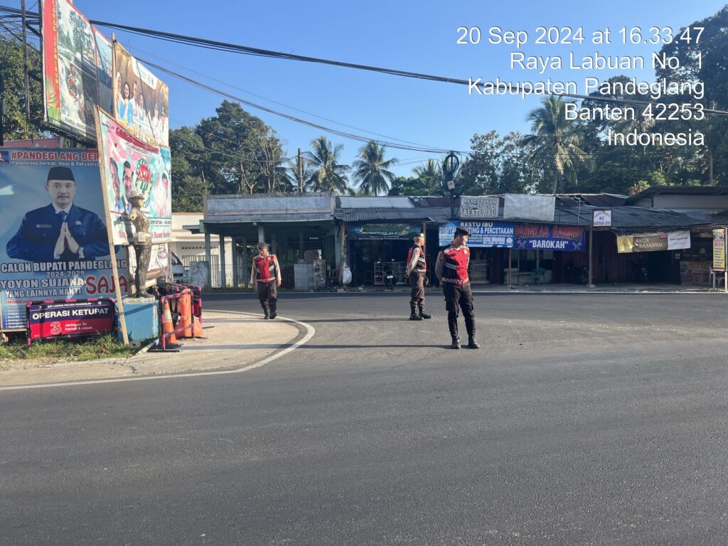 Sat Samapta Polres Pandeglang Gelar Pengaturan Lalu Lintas di Persimpangan Cipacung untuk Kelancaran Arus 10 WhatsApp Image 2024 09 20 at 17.05.44 1