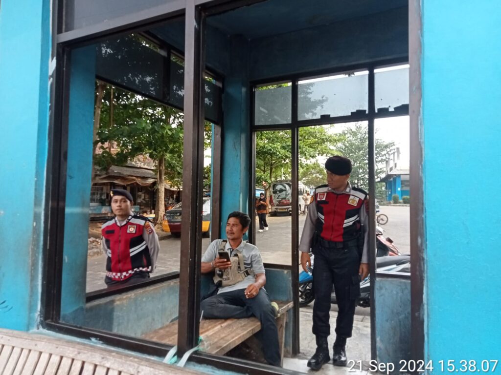 Sat Samapta Polres Pandeglang Gelar Patroli di Terminal Kadubanen, Ajak Sopir Angkutan Jaga Kondusivitas Wilayah 5 WhatsApp Image 2024 09 21 at 18.02.33