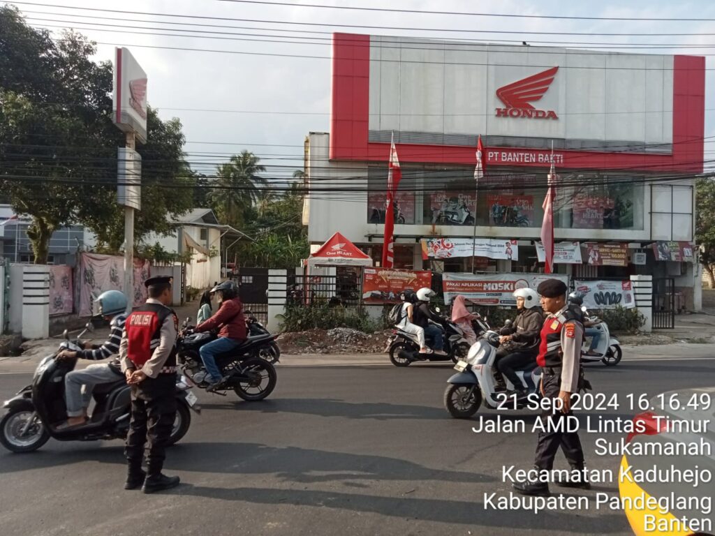 Sat Samapta Polres Pandeglang Gelar Pengaturan Arus Lalu Lintas di Depan Dealer Honda Cipacung 4 WhatsApp Image 2024 09 21 at 18.02.34
