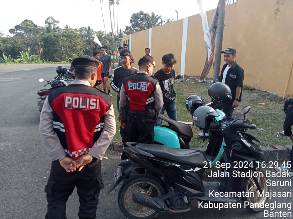 Sat Samapta Polres Pandeglang Gelar Patroli di Stadion Badak, Sambangi Remaja untuk Cegah Aksi Balap Liar 1 WhatsApp Image 2024 09 21 at 18.02.35