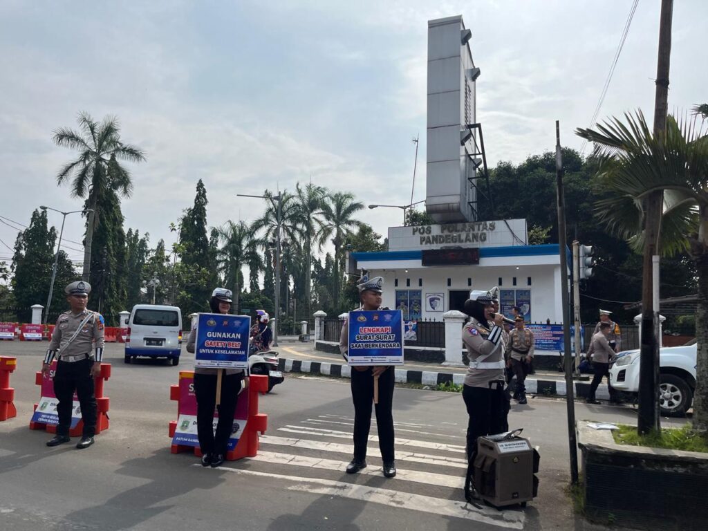 Polres Pandeglang Gelar Hari Ke-8 Operasi Keselamatan di Alun-Alun Pandeglang 7 WhatsApp Image 2025 02 17 at 09.39.50