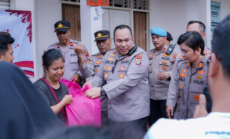 Polri Turun Evakuasi Bantu Warga Korban Banjir di Bekasi dan Depok 4 uih