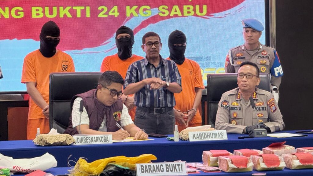 Polisi Gagalkan Peredaran 24 Kg Sabu di Palu, 3 Pelaku Ditangkap 6 WhatsApp Image 2025 04 23 at 14.20.21