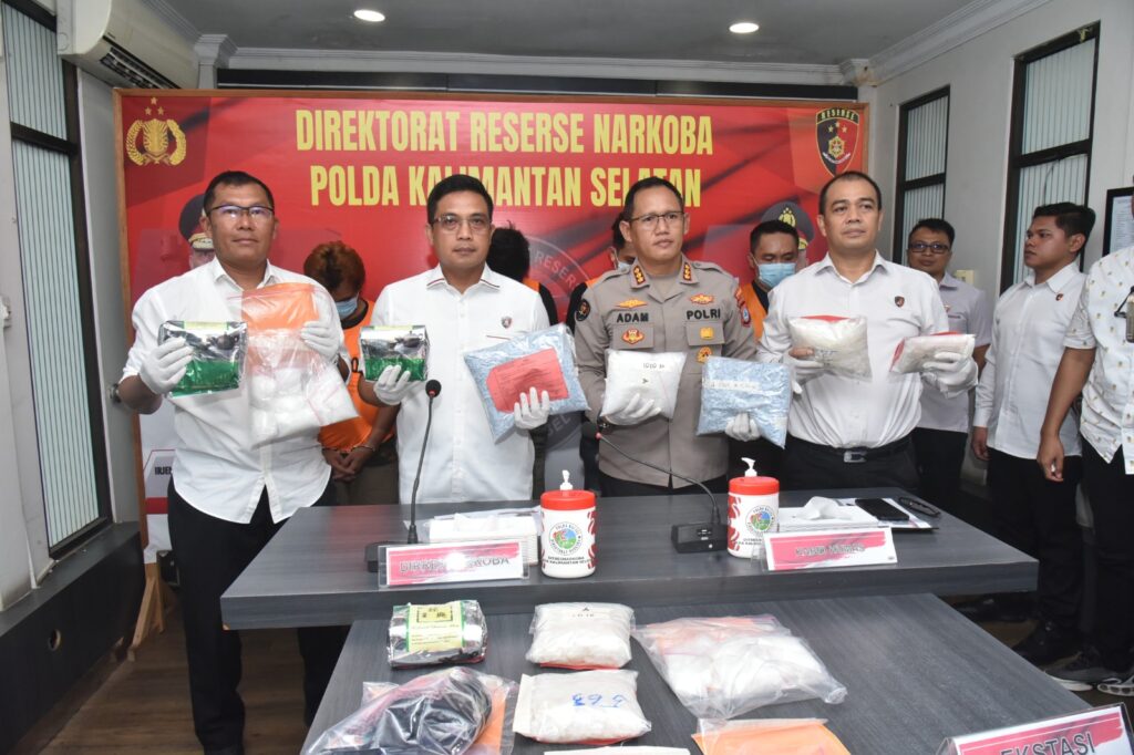 Polda Kalsel Bongkar Jaringan Narkoba Terafiliasi Fredy Pratama 5 WhatsApp Image 2025 04 29 at 10.09.45