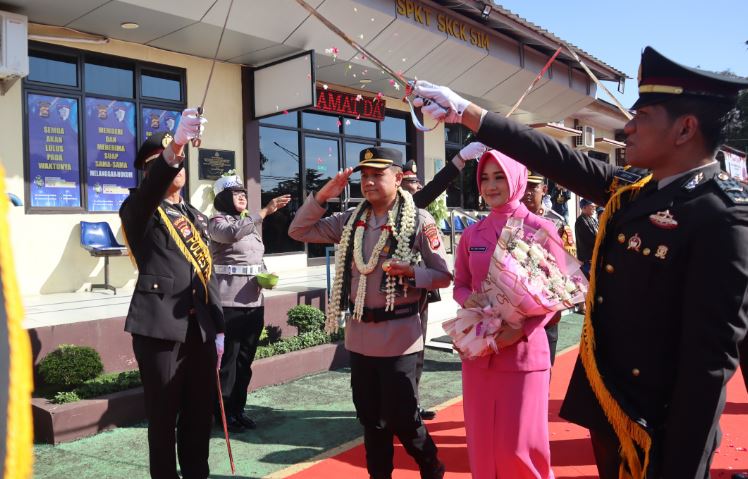 Polres Pandeglang Gelar Upacara Serah Terima Jabatan Kapolres 2 iujh