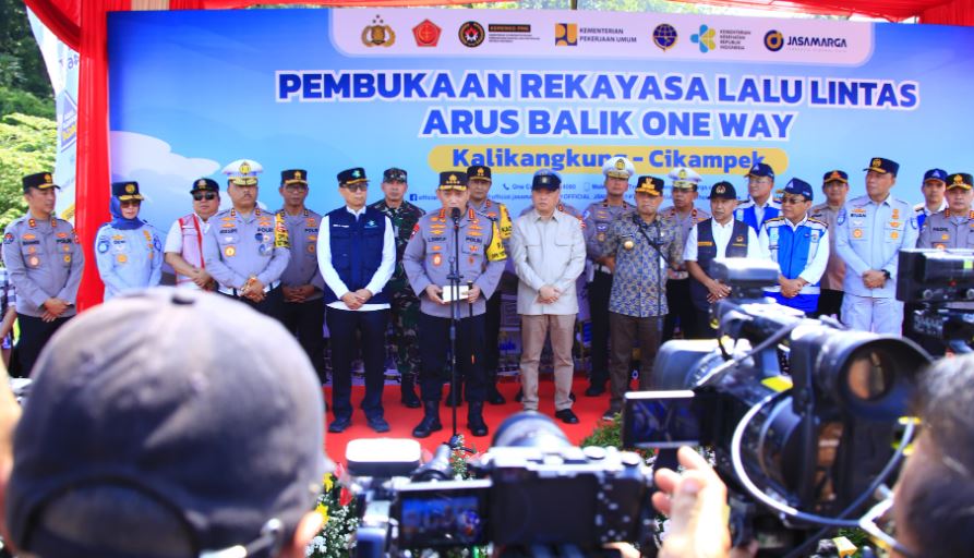 Kapolri Jelaskan Alasan Berlakukan One Way Nasional di Puncak Arus Balik Lebaran 5 opol