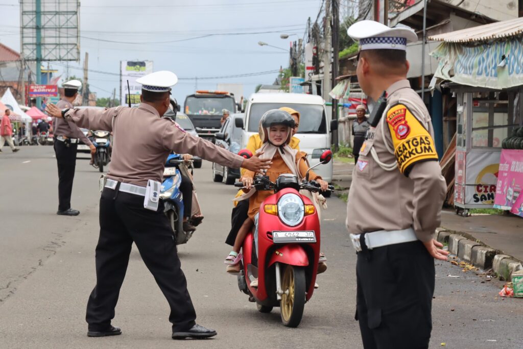 Memasuki Hari ke-4 Sat Lantas Polres Pandeglang terus melaksanakan Operasi Zebra Maung 2025 9 IMG 0354 scaled