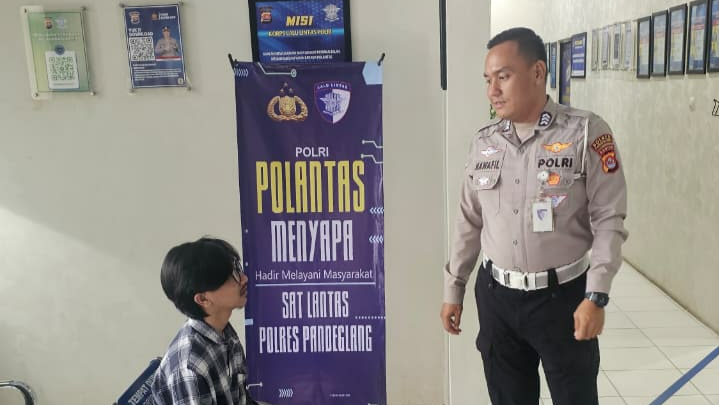 Satlantas Polres Pandeglang Gelar Program “POLANTAS MENYAPA” Berikan Pelayanan Prima Kepada Pemohon SIM 1 IMG 20251108 115210