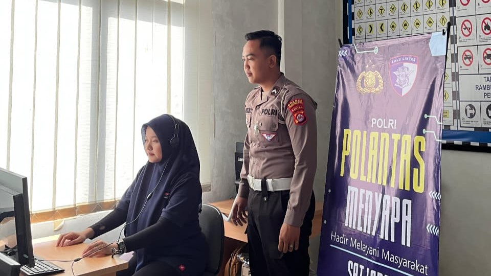 Satlantas Polres Pandeglang Gelar Program “Polantas Menyapa” untuk Tingkatkan Pelayanan Pemohon SIM 3 WhatsApp Image 2025 12 11 at 09.08.43