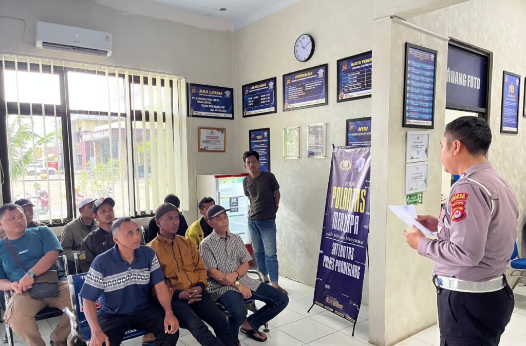 Satlantas Polres Pandeglang Gelar Coaching Clinic Pemohon SIM Baru Melalui Program Polantas Menyapa 1 WhatsApp Image 2025 12 13 at 09.31.52